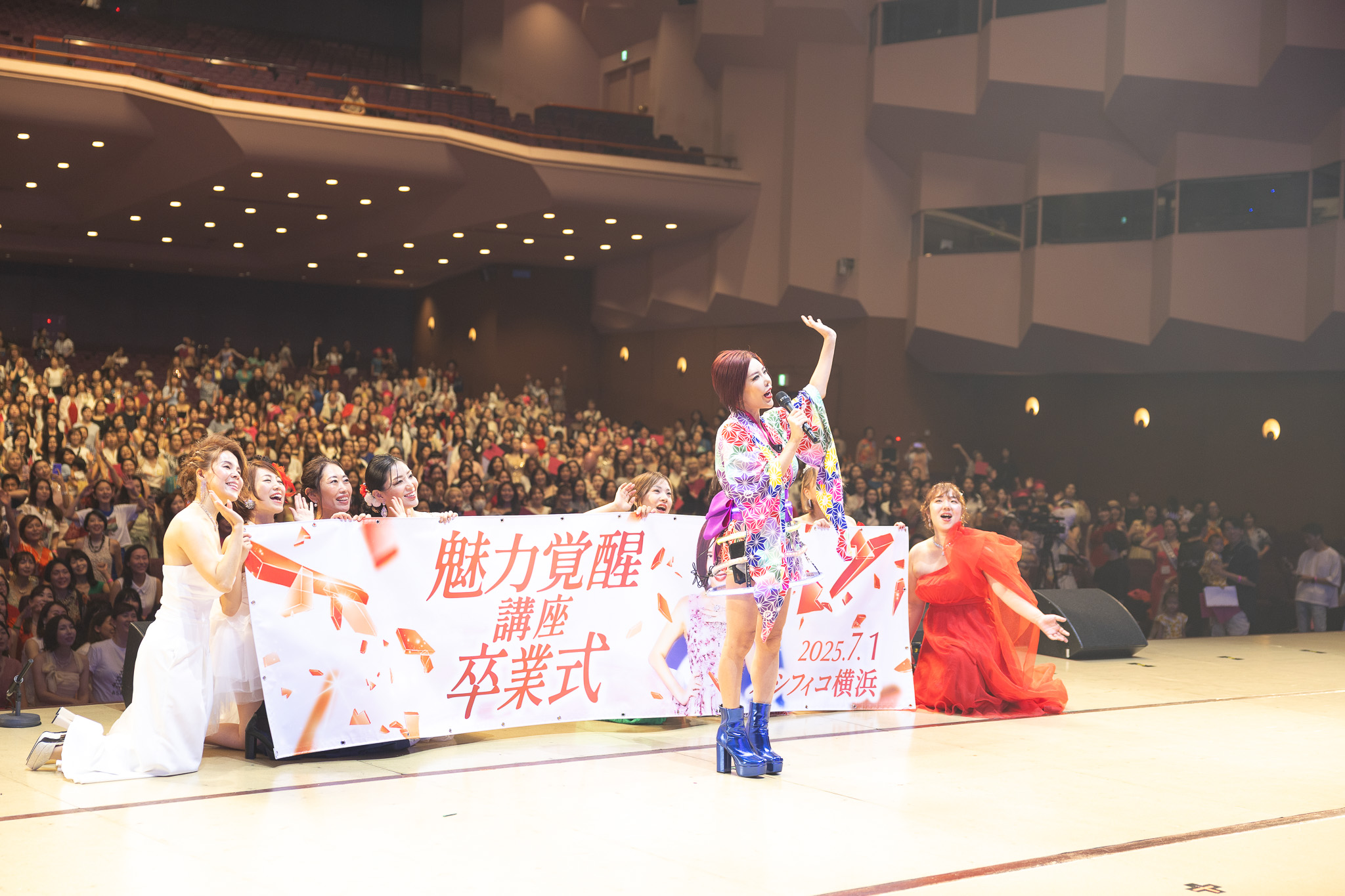 パシフィコ横浜で行われた21期卒業式のステージと会場